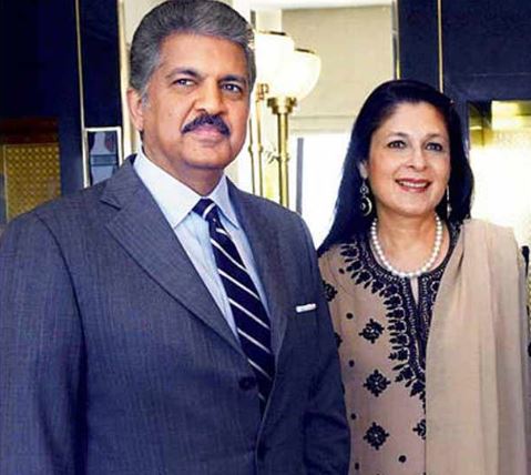 anand-mahindra-with-wife